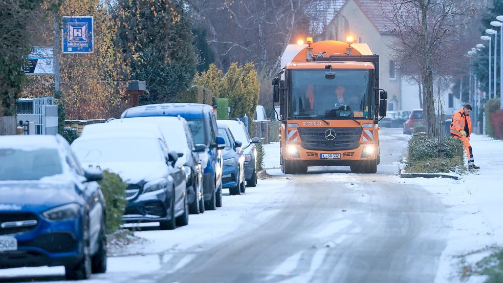 In Ostdeutschland kommt es am Mittwoch weiterhin in einigen Regionen zu Schnee, Frost und Glätte. Foto: Jan Woitas