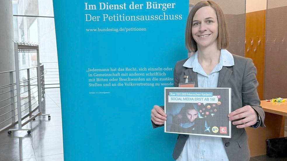 Jeannette Deckers im Bundestag: Ihre Petition für ein Social-Media-Verbot für Kinder hat bereits mehr als 150.000 Unterschriften. Die Politik handelt aus Ihrer Sicht zu zögerlich. Foto: privat/Jeannette Deckers