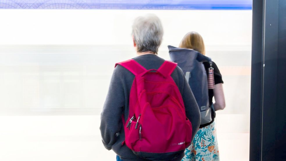Viele Menschen sind auch im Rentenalter noch aktiv auf dem Arbeitsmarkt. (Symbolbild) Foto: Julian Stratenschulte