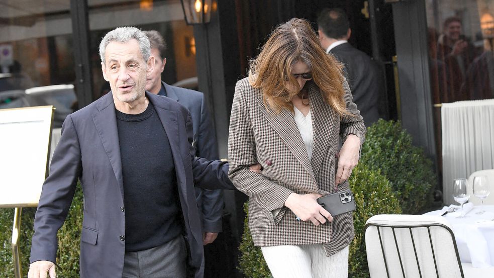 Nicolas Sarkozy (hier mit seiner Ehefrau Carla Bruni) ist zum zweiten Mal rechtskräftig verurteilt worden. Foto: IMAGO/Agence Bestimage