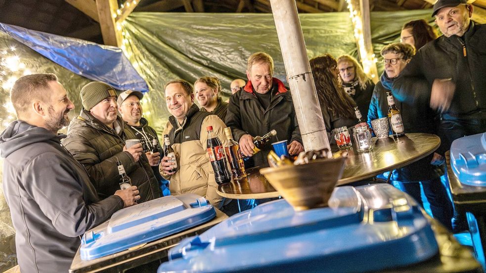 Der Abend, bevor das Altpapier geholt wird, ist für die Anwohner der Ringstraße in Stapel besonders. Foto: Klaus Ortgies