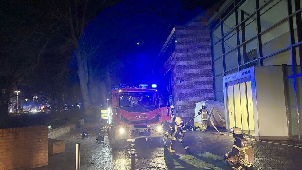 Rund 40 Kräfte der Feuerwehr waren an der Kunsthalle im Einsatz.