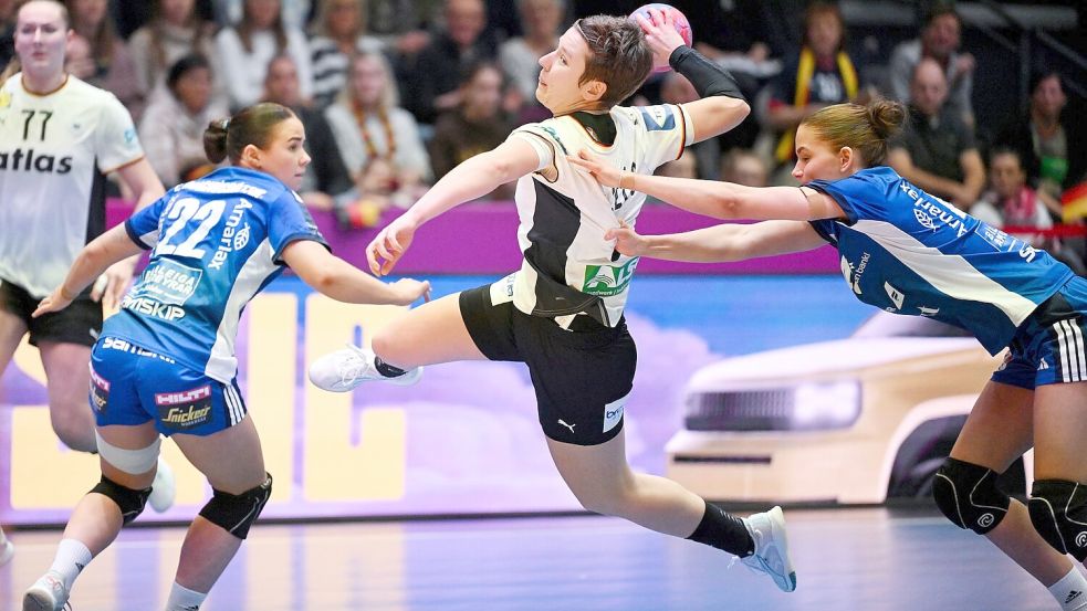 Auf Ex-Kapitänin Alina Grijseels war im Auftaktspiel Verlass. Foto: Marijan Murat