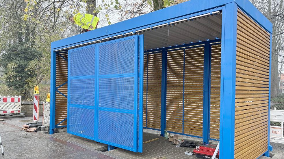 Seit Montag ist am Marktplatz in Norden eine Fahrradsammelbox aufgebaut worden. Foto: Rebecca Kresse