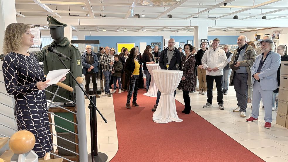 Zahlreiche Gäste begingen den ersten Geburtstag des Krimimuseus in Norden. Foto: Tourismus-Service Norden-Norddeich