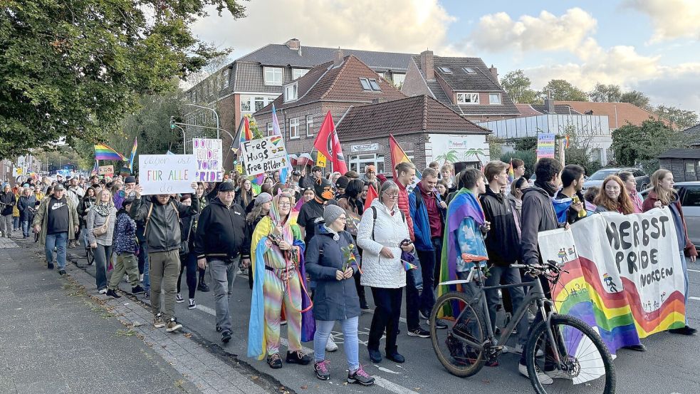 Im vergangenen Jahr führte der Herbst-Pride-Umzug über knapp drei Kilometer durch die Innenstadt bis zum Jugendhaus. Foto: Karin Böhmer