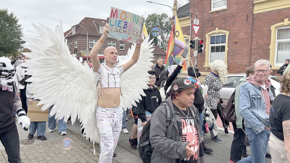 Als Engel trat Jonas aus Bremen für Liebe und gegen Hass ein. Foto: Rebecca Kresse