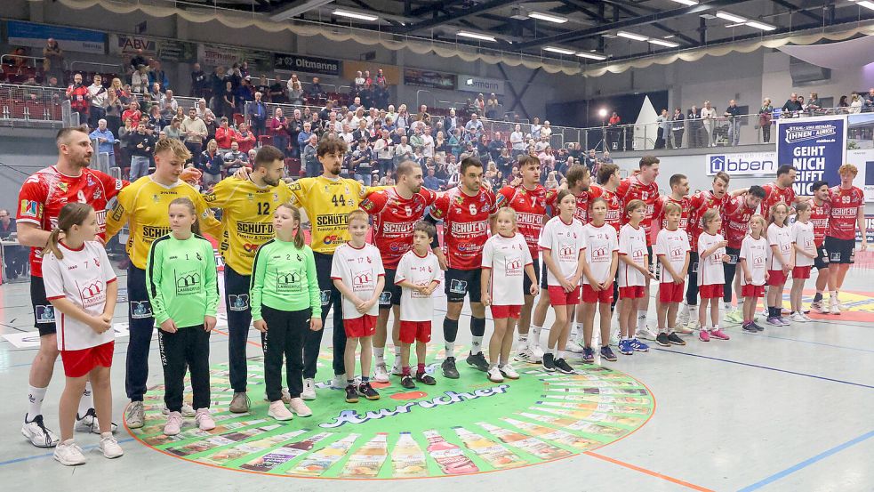 Die Spieler der ersten Herrenmannschaft sind selbstverständlich Teil des Sammelalbums. Foto: Helmut Vortanz