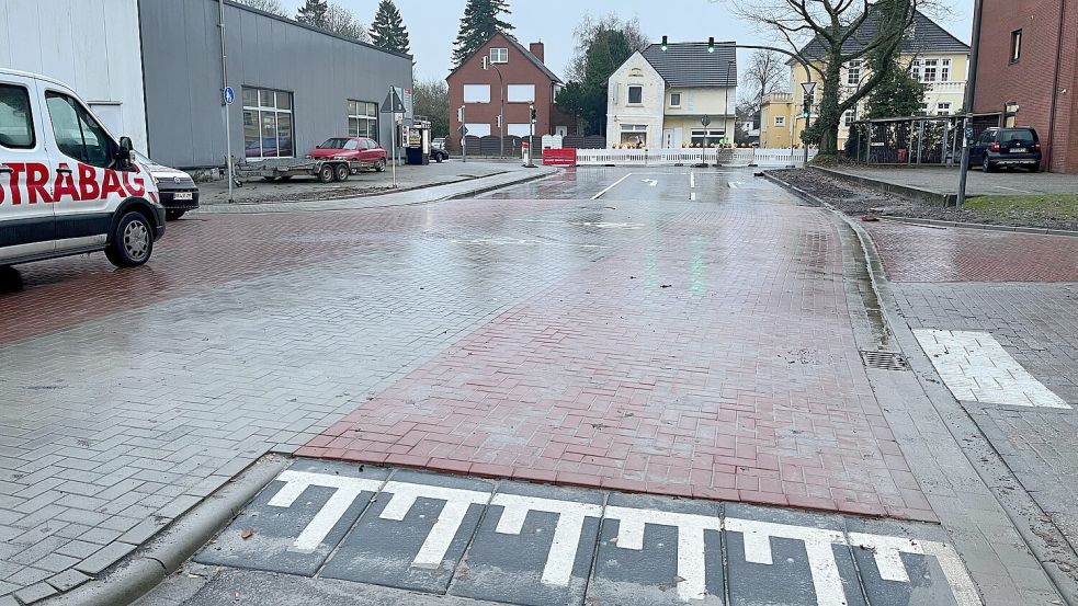 Die Arbeiten an der Kreuzung Schützenstraße/Rudolf-Eucken-Allee sind abgeschlossen. Am Freitag, 28. November, wird der ‚Bereich wieder für den Verkehr freigegeben. Foto: Stadt Aurich
