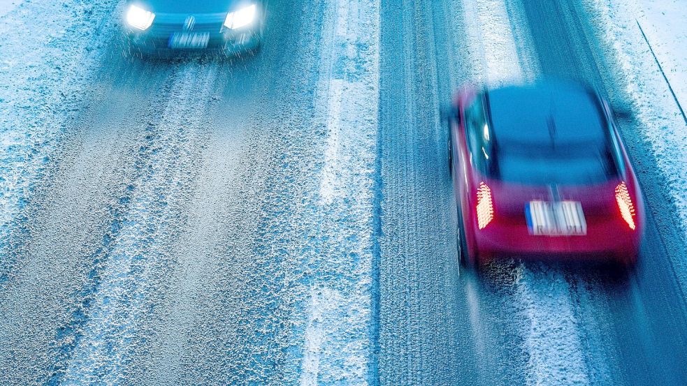 Autofahrer müssen sich zum Wochenende auf glatte Straßen einstellen. Foto: Armin Weigel
