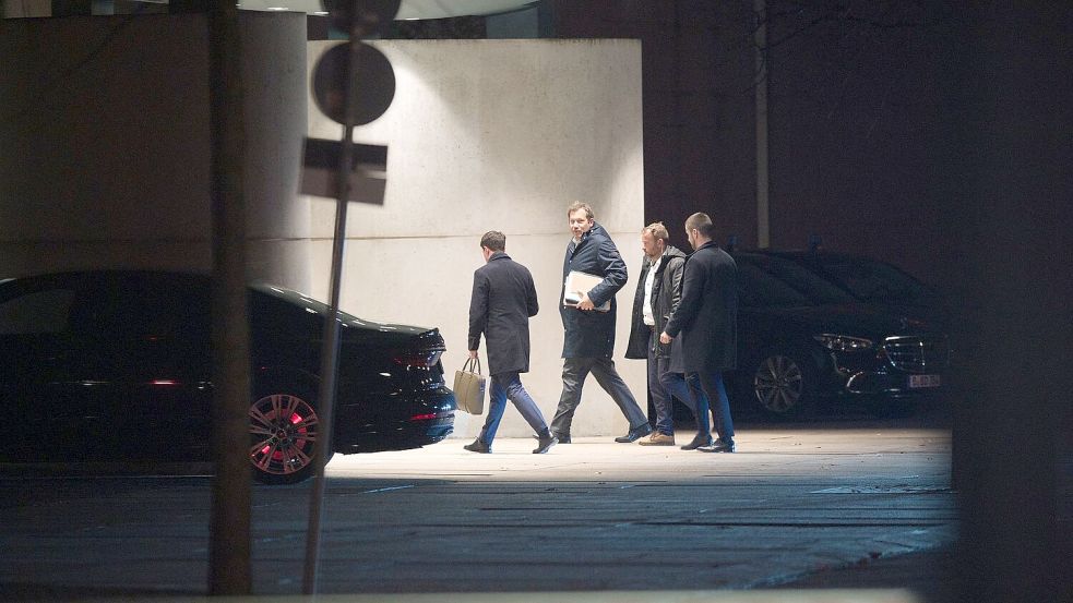Nach fast sechs Stunden haben die Spitzen von Union und SPD ihre Beratungen beendet. Foto: Paul Zinken