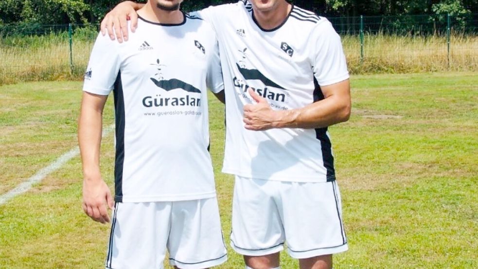 Lernten sich zufällig kennen und sind nun gute Freunde geworden: „Er ist wie mein Bruder“, sagt Betim Beluli (re.) über Justin Dordevic-Magalhaes (li.). Foto: Gordana Röhrig Dordevic
