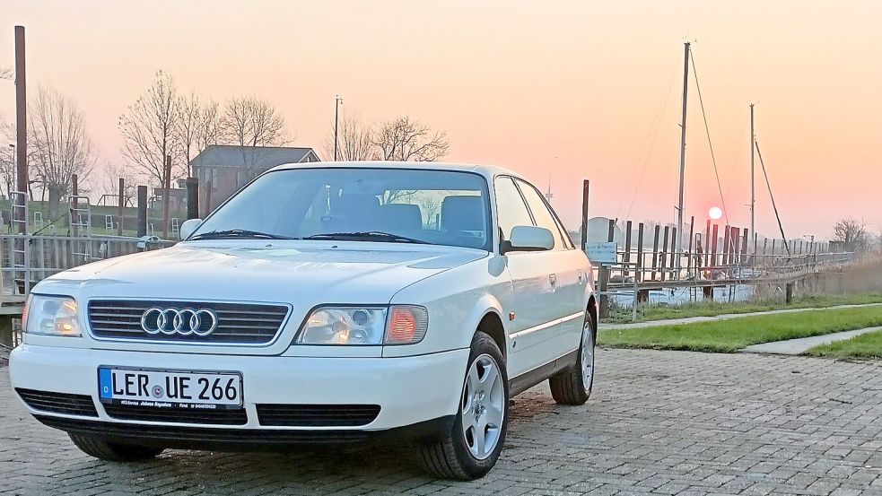Dieser weiße Audi A6 (Baureihe C4) von 1995 hat 28 Jahre im trockenen Klima von Madrid verbracht, ehe er 2023 nach Deutschland importiert wurde. Peter Uelwer ist begeistert vom Zustand: "Völlig rost- und gammelfrei." Foto: privat