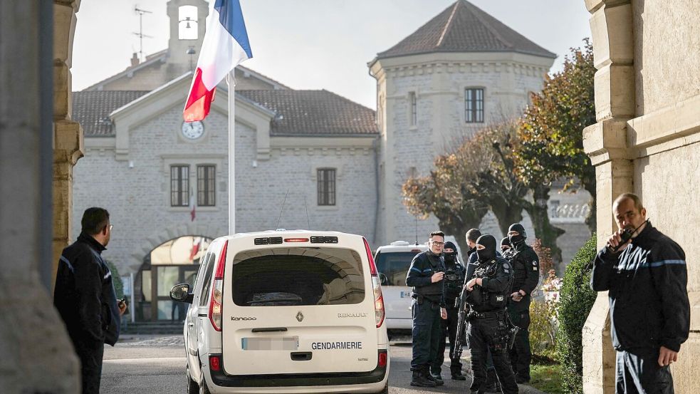 Ein Gefängnisausbrecher in Frankreich ist später beim Kaffeetrinken in einem Bistro gefasst worden. (Symbolfoto) Foto: Arnaud Finistre/AFP/dpa