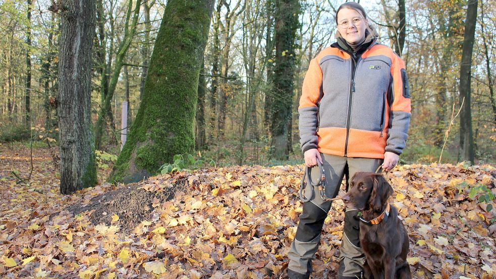 Friederike Schmitting ist die neue Försterin für den Wittmunder Wald. Foto: Imke Oltmanns