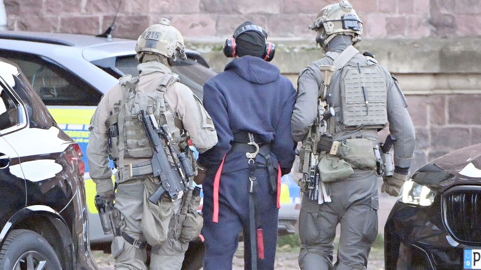 Am Donnerstagnachmittag kam Serhij K. mit dem Hubschrauber in Karlsruhe an. Foto: Uli Deck