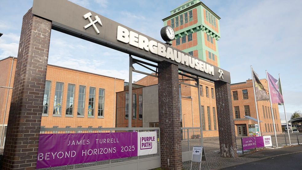 Auf dem Gelände des Bergbaumuseums „Kohlewelt“ hat der US-Künstlers James Turrell sein neues Lichtkunstwerk „Beyond Horizons“ geschaffen. Foto: Sebastian Kahnert