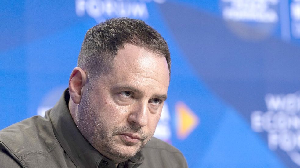 Der Leiter des Präsidentenbüros, Andrij Jermak, galt bisher als der eigentliche starke Mann in der Ukraine. (Archivbild) Foto: Gian Ehrenzeller/KEYSTONE/dpa