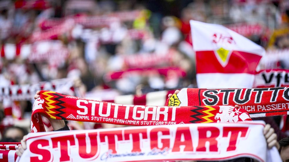 Viele Fans des VfB Stuttgart mussten schon vor Spielbeginn in den Niederlanden die Abreise nach Hause antreten. Foto: dpa/Tom Weller