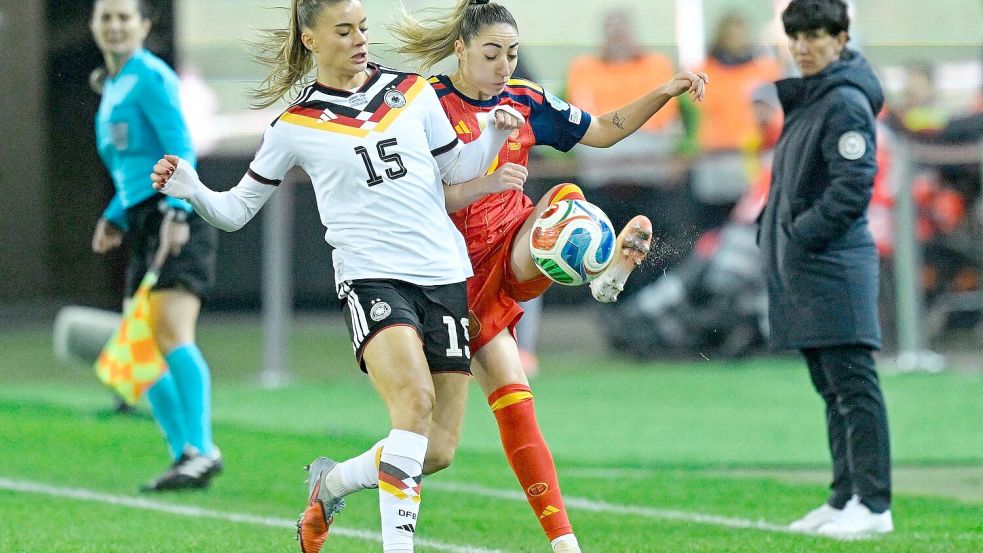 Der Einsatz stimmte: Selina Cerci (l) im Duell mit Spaniens Olga Carmona. Foto: Uwe Anspach