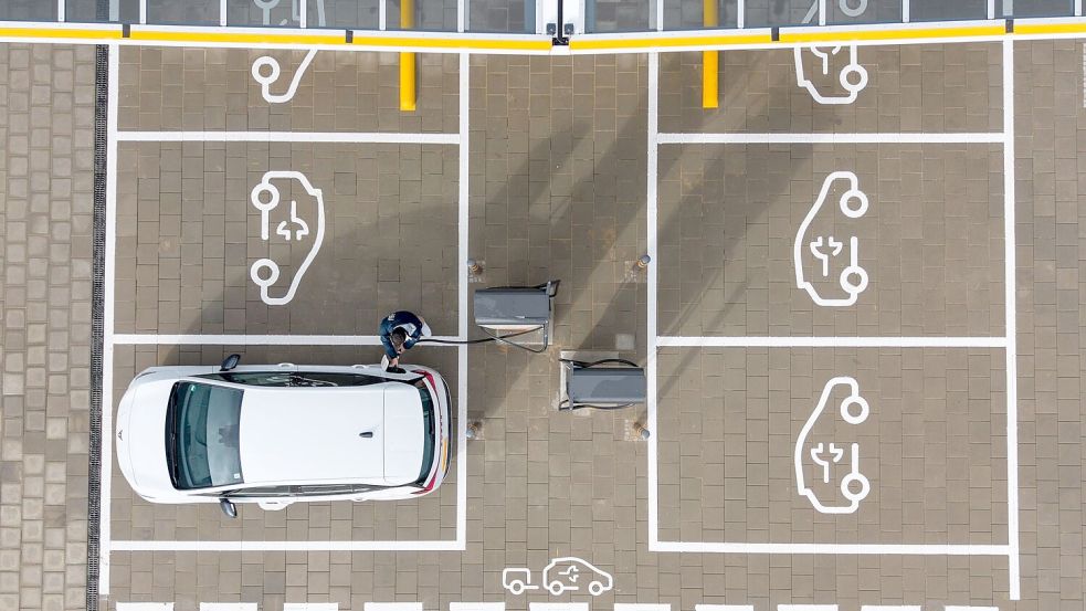 Die Zahl der Elektroautos auf deutschen Straßen nähert sich zwei Millionen. Foto: Sebastian Kahnert