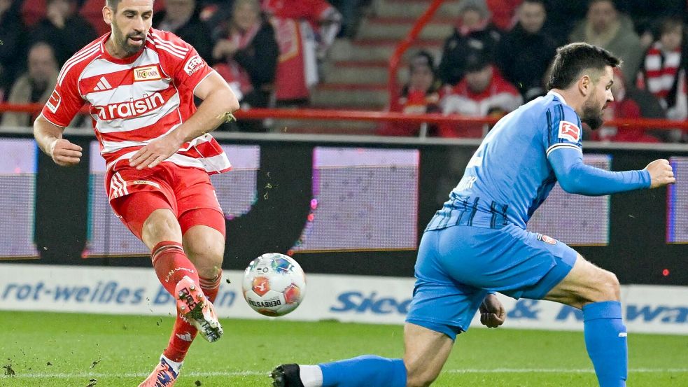 Rani Khedira (l) avancierte erneut zum Matchwinner für Union Berlin. Foto: Soeren Stache