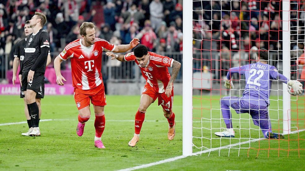 Luis Díaz (M) wird zum Münchner Matchwinner. Foto: Sven Hoppe