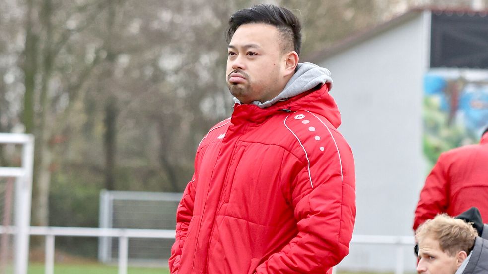 In der ersten Hälfte war SVG-Trainer Bi Le Tran mit dem Auftritt seiner Elf nicht zufrieden. Foto: Helmut Vortanz