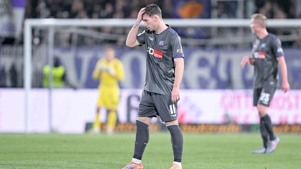 Niederlage in Verl: VfL-Angreifer Robin Meißner ist zurecht enttäuscht. Foto: Michael Titgemeyer