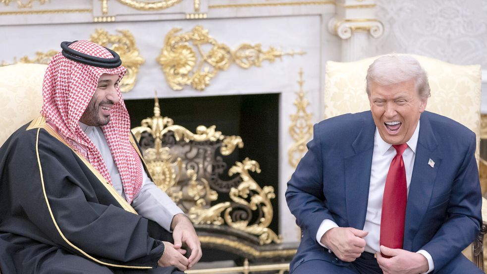 Lieben Prunk und Pracht: der saudische Kronprinz Mohammed Bin Salman zu Gast im Oval Office bei US-Präsident Donald Trump. Foto: IMAGO/ZUMA Press Wire/The White House