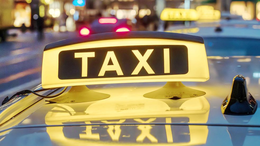 Uber möchte auch mit Taxiunternehmen zusammenarbeiten. Die begrüßen das Unternehmen aber nicht mit offenen Armen. Foto: IMAGO/Wolfgang Maria Weber
