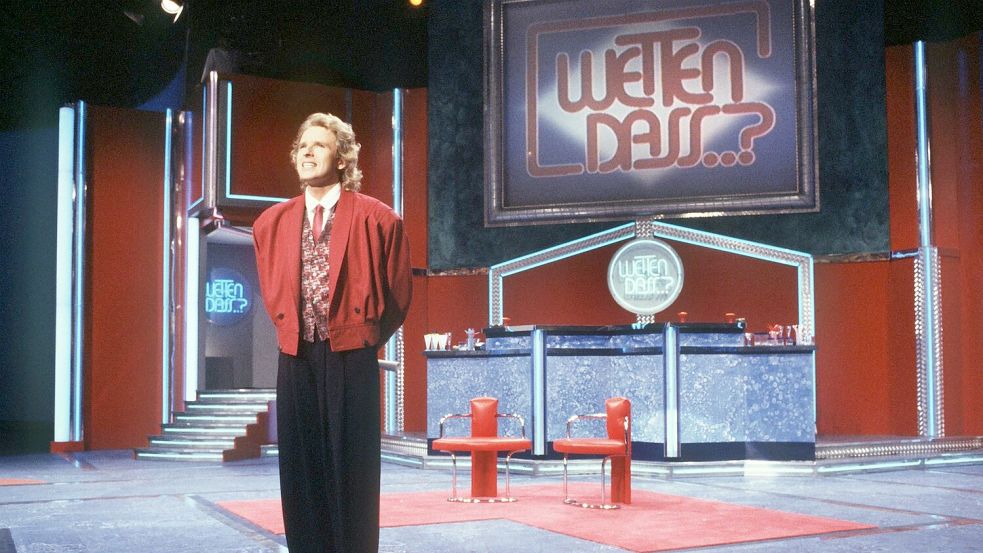 Thomas Gottschalk damals bei seiner „Wetten, dass..?“-Premiere. (Archivbild) Foto: Jörg Schmitt/dpa