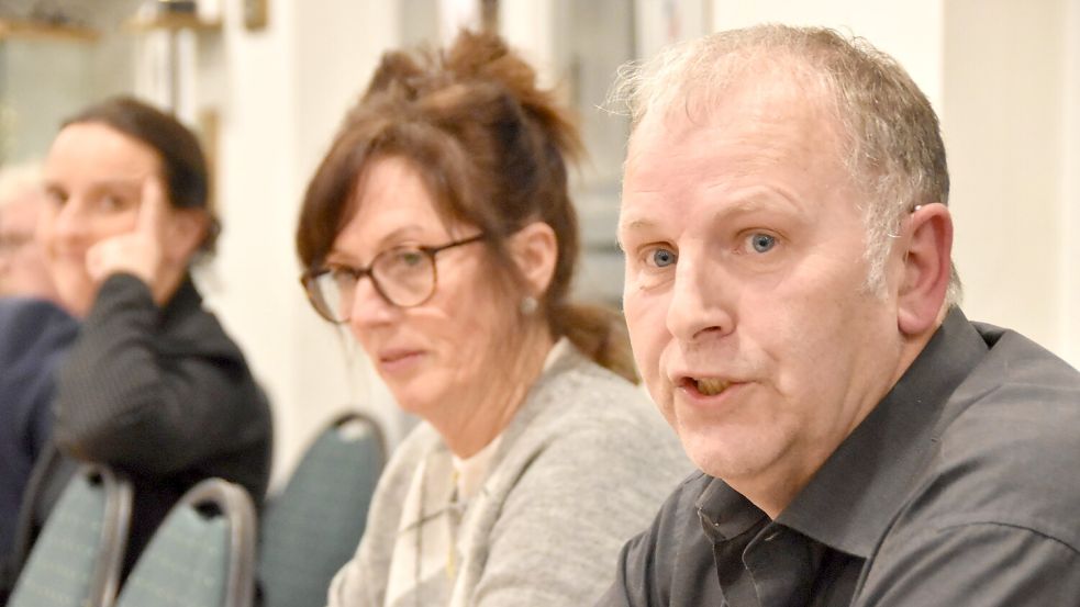 Heinrich Ubben und seine Fraktionskollegin Heidi Schmidt erkundigten sich in der Sitzung des Rates Leezdorf nach dem Sachstand in Sachen sozialer Wohnungsbau. Foto: Thomas Dirks