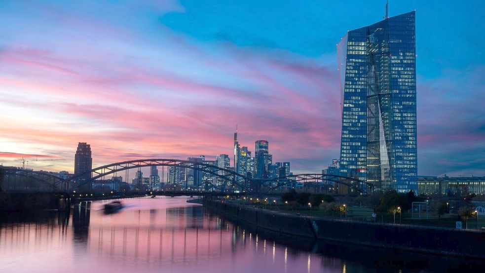 Die Inflation in der Eurozone legt vor dem nächsten Zinsentscheid der EZB überraschend zu (Archivbild) Foto: Boris Roessler