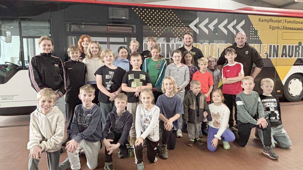 Selbstbewusstsein tanken, sicher auftreten: Die jungen Teilnehmer des Workshops von Thorben Weinehl und Till Dahlmann waren mit Spaß und Einsatz bei der Sache. Foto: Mieke Matthes