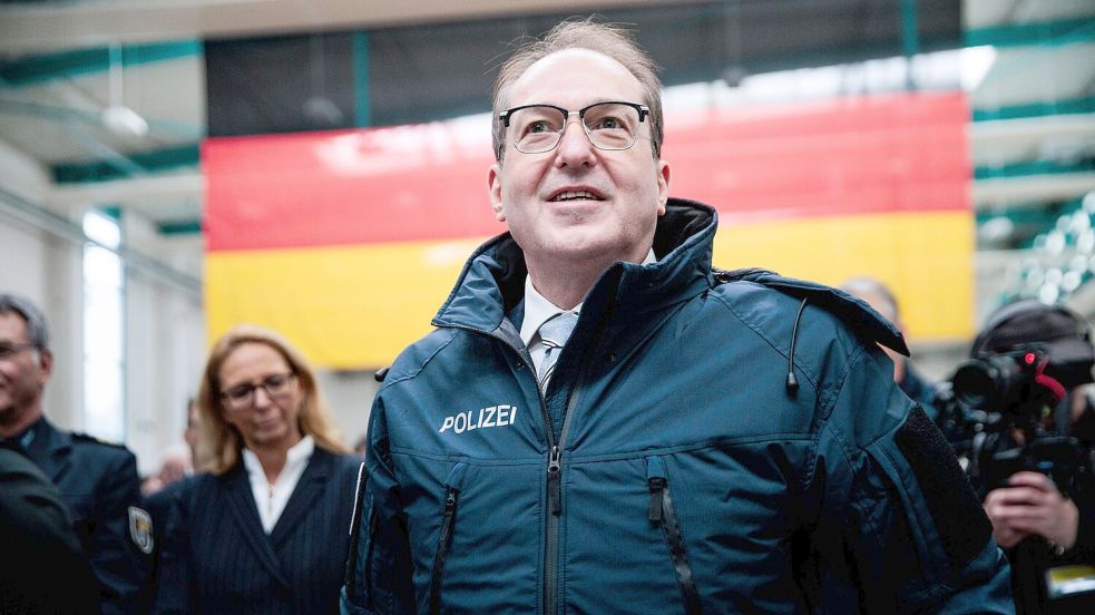 Bundesinnenminister Alexander Dobrindt (CSU) stellte die neue Einheit in Dienst. Foto: Carsten Koall