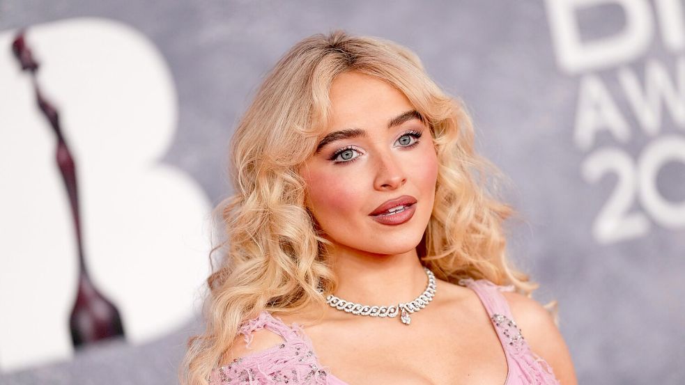 Popstar Sabrina Carpenter zeigt sich empört über das Weiße Haus. (Archivbild) Foto: Scott A Garfitt/Invision/dpa