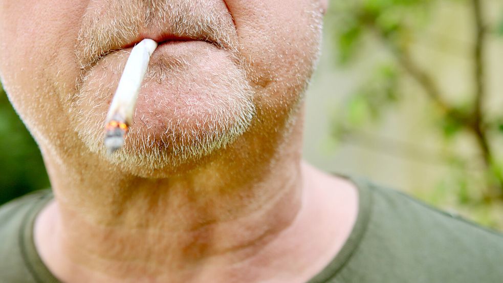 Der Konsum von Cannabis auf Weihnachtsmärkten ist in Deutschland streng reglementiert. Foto: IMAGO/blickwinkel