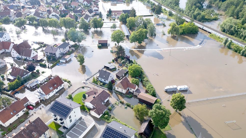 Die überflutete bayerische Ortschaft Reichertshofen im Juni 2024. Das Risiko von Überschwemmungen in Deutschland ist gestiegen. (Archivbild) Foto: Sven Hoppe