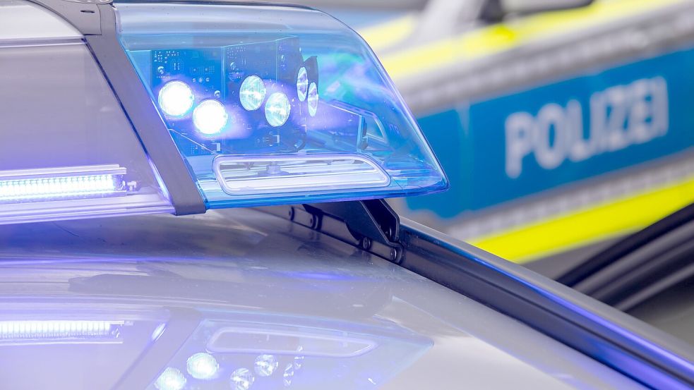 Im August ist ein Senior mit einer Schreckschusswaffe angegriffen worden. Nun sucht die Polizei nach dem Mann und hat ein Foto veröffentlicht. Foto: Daniel Karmann / dpa