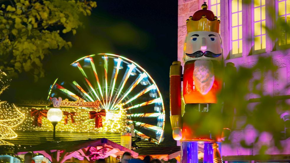 Die Polizei ermittelt in sechs Fällen des versuchten Einbruchs auf dem Osnabrücker Weihnachtsmarkt. Foto: Sebastian Dannenberg