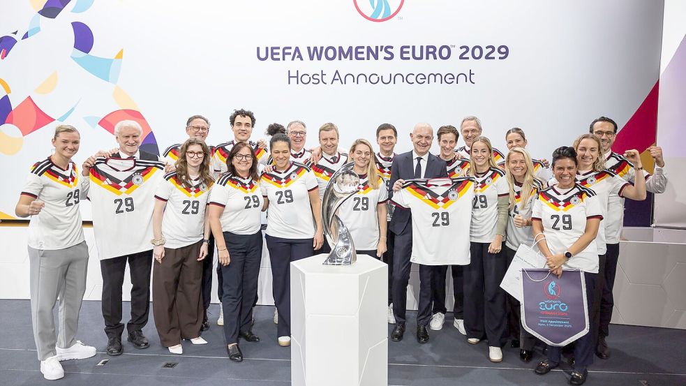 Die deutsche Delegation bejubelt den EM-Zuschlag. Foto: Cyril Zingaro