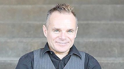 Peter Brownbill aus Hinte ist ebenfalls in dem Abenteuer „Make Me Feel“ dabei. Foto: © Brownbill GmbH