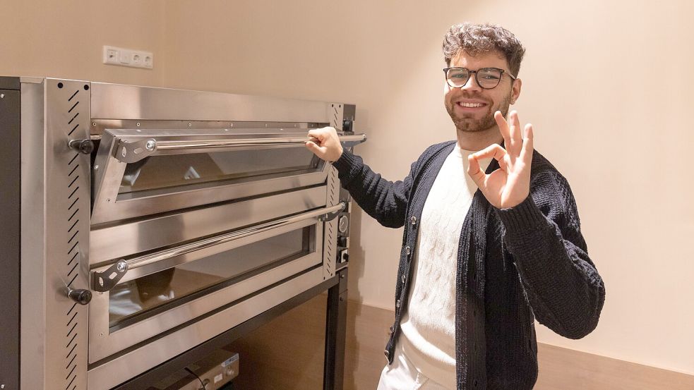 Giuseppe Margarito freut sich, dass in Osnabrück seine erste kleine Bistro-Filiale eröffnet. Foto: André Havergo