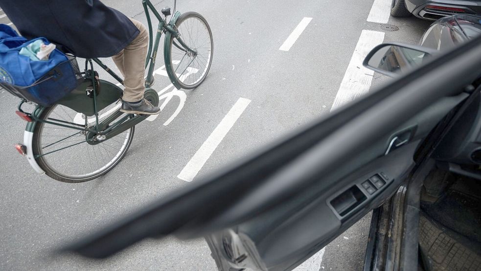 Die Regierung plant verpflichtende Türwarnsysteme für Kfz-Hersteller. (Symbolbild) Foto: Sebastian Gollnow