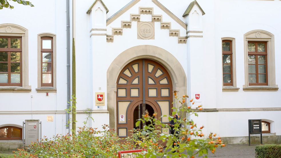 Im Landgericht Aurich wurde ein Fall von schwerer räuberischer Erpressung sowie viele weitere Taten verhandelt. Foto: Romuald Banik