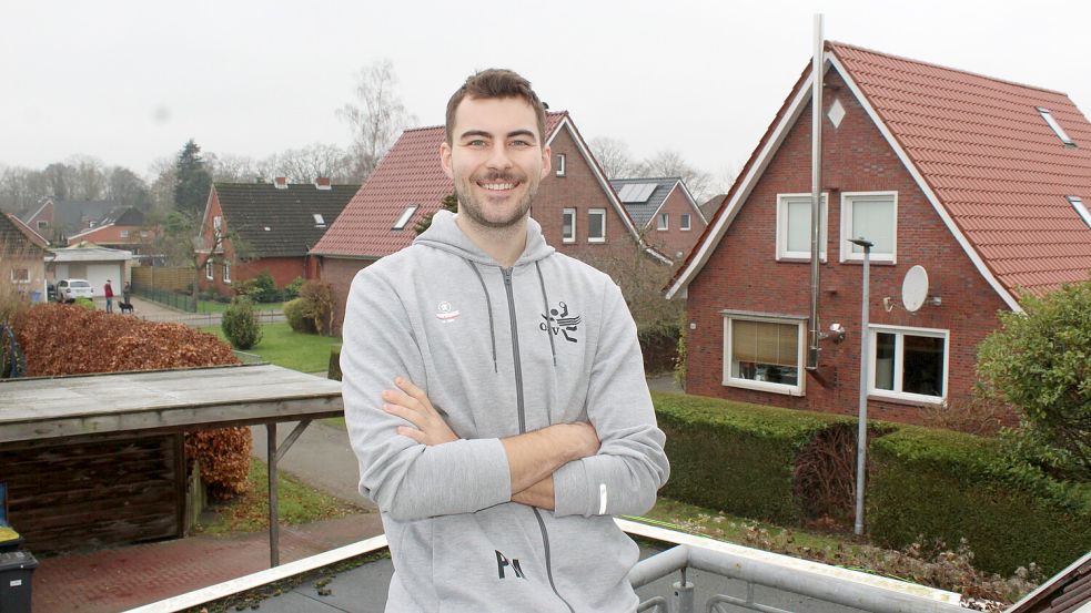 Pal Merkovszki auf der Terrasse seiner Wohnung am Stadtrand. Der US-Nationalspieler fühlt sich wohl in seiner sportlichen Heimat.Foto: Marco Lindenbeck