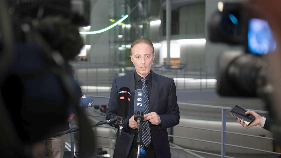 Der Vorsitzende des Wahlprüfungsausschusses erläuterte, warum die Einsprüche des BSW unbegründet seien. Foto: Sebastian Gollnow