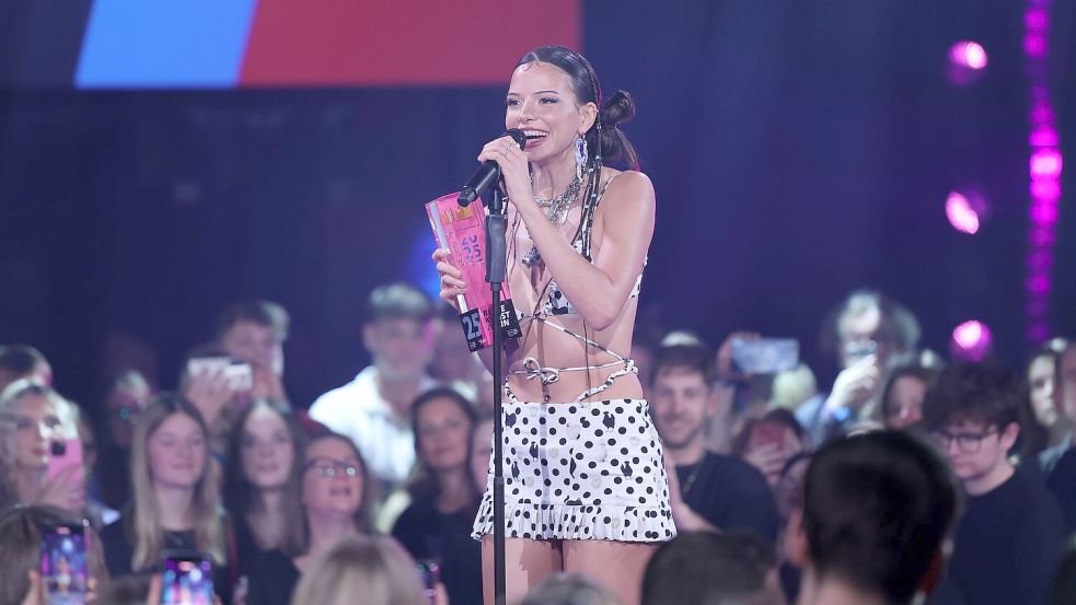 Kann sich auf treue Fans verlassen: Publikum hat Nina Chuba zur Künstlerin des Jahres gewählt. Foto: Friso Gentsch
