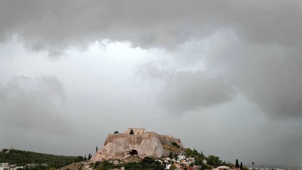 Griechenland hat mit starkem Wind und Regen zu kämpfen. (Archivbild) Foto: Thanassis Stavrakis/AP/dpa